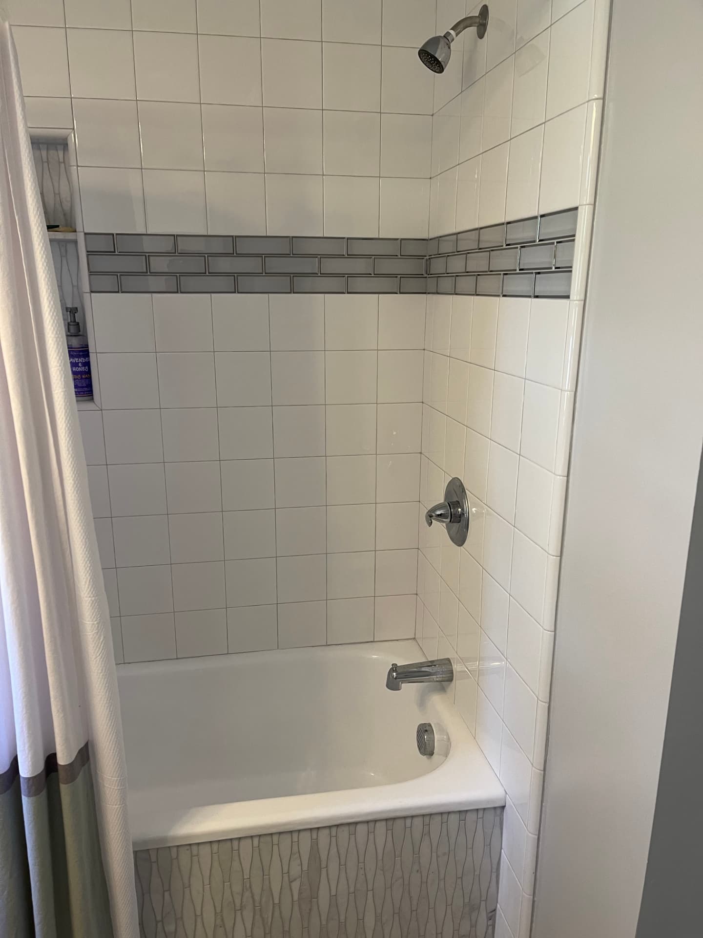 White tile tub surround with glass accent band